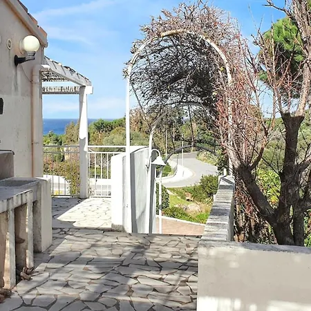 Maison Vue A Avec Terrasse Et Jardin Clos *