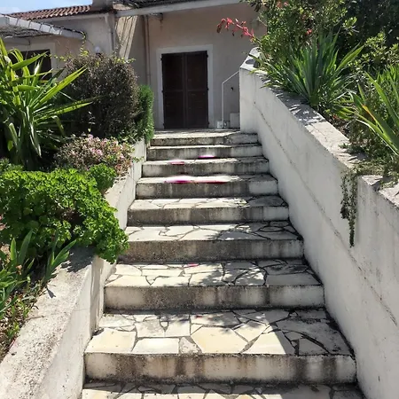 Maison Vue A Avec Terrasse Et Jardin Clos 펜션 *