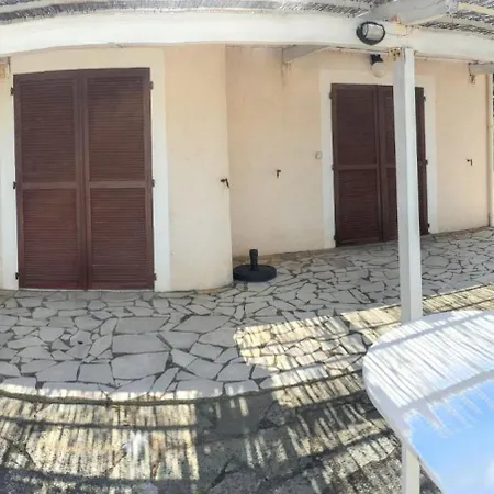 Prázdninový dům Maison Vue A Avec Terrasse Et Jardin Clos *
