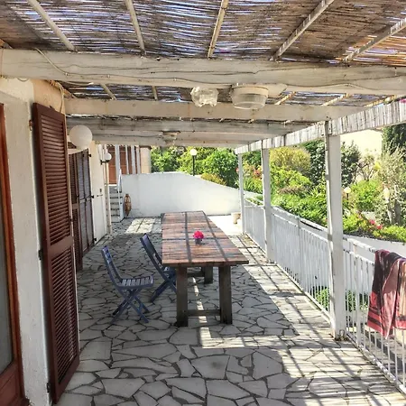 Maison Vue A Avec Terrasse Et Jardin Clos بيت للعطل *