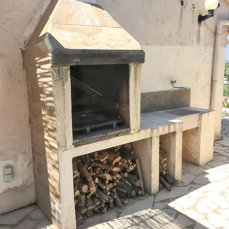 Maison Vue A Avec Terrasse Et Jardin Clos لوميو