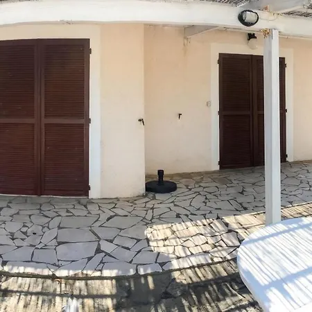 Maison Vue A Avec Terrasse Et Jardin Clos *