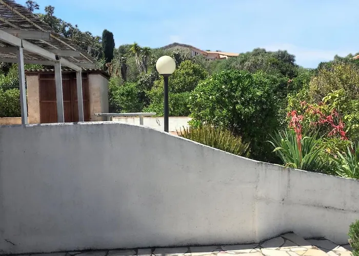 Holiday home Maison Vue A Avec Terrasse Et Jardin Clos