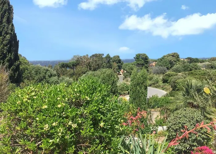 Maison Vue A Avec Terrasse Et Jardin Clos