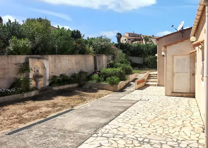 Maison Vue A Avec Terrasse Et Jardin Clos *