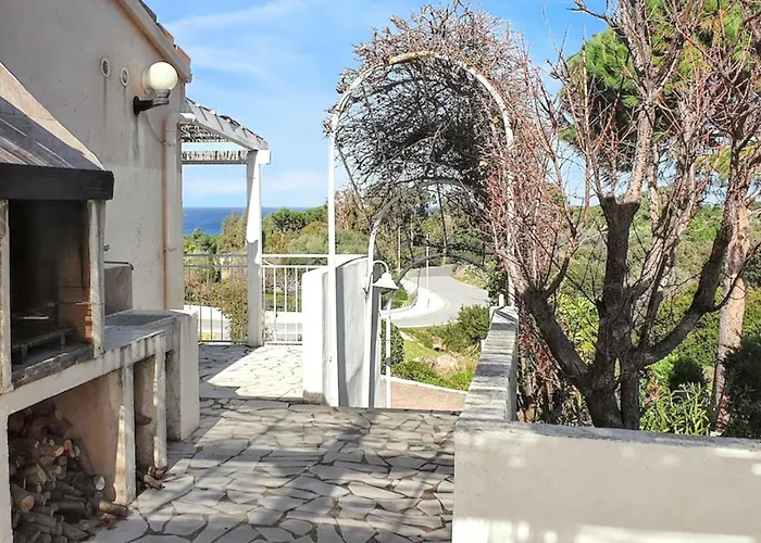 Maison Vue A Avec Terrasse Et Jardin Clos *